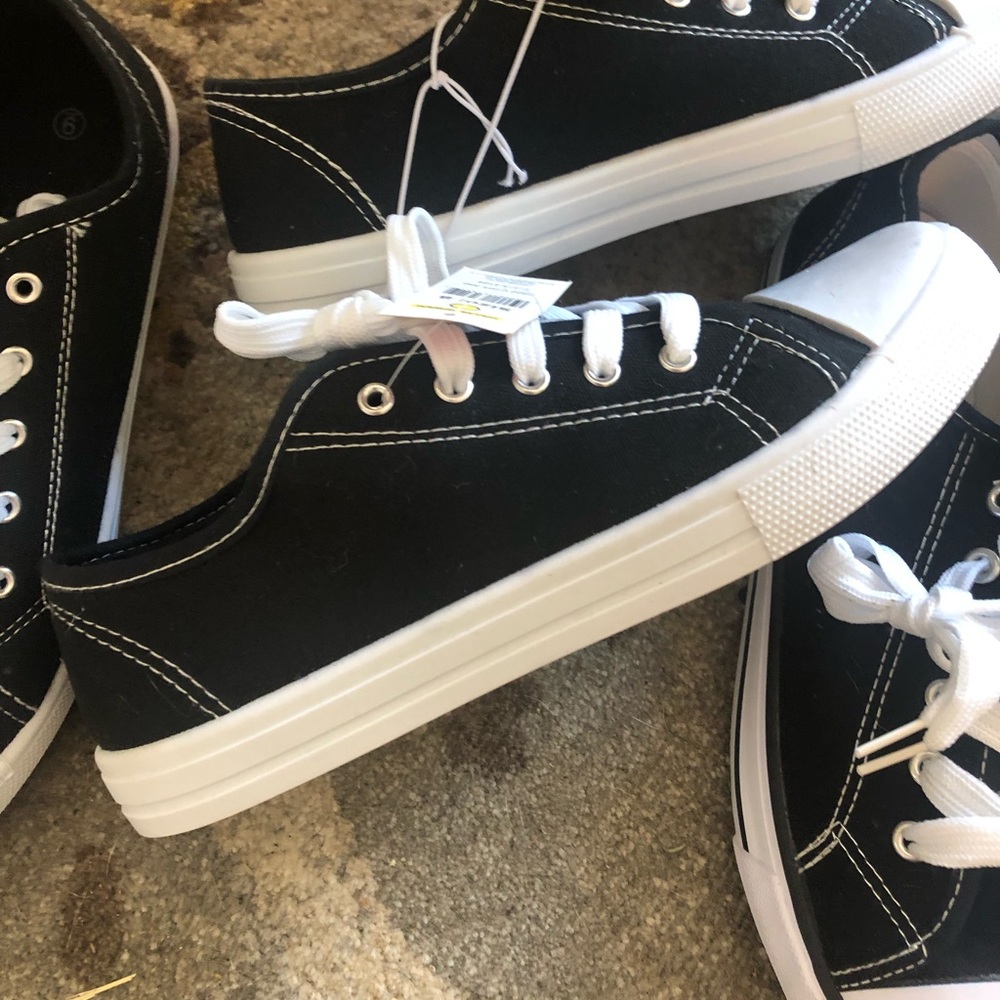 NEW Bobbie Brooks classic Black low top Sneakers Sz 8, 9, 10